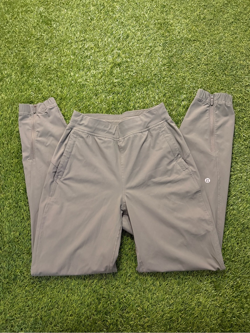 lululemon athletica Men's Light Gray Active Jogger Pants